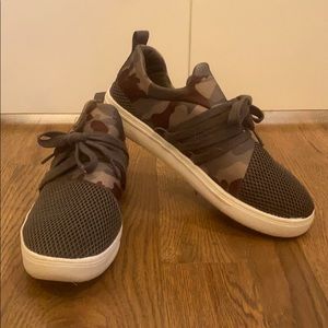 Time and Tru Camo Sneakers sz 8.5